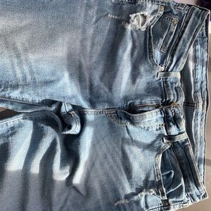 Levi Signature mid-rise boyfriend capris. Size 16